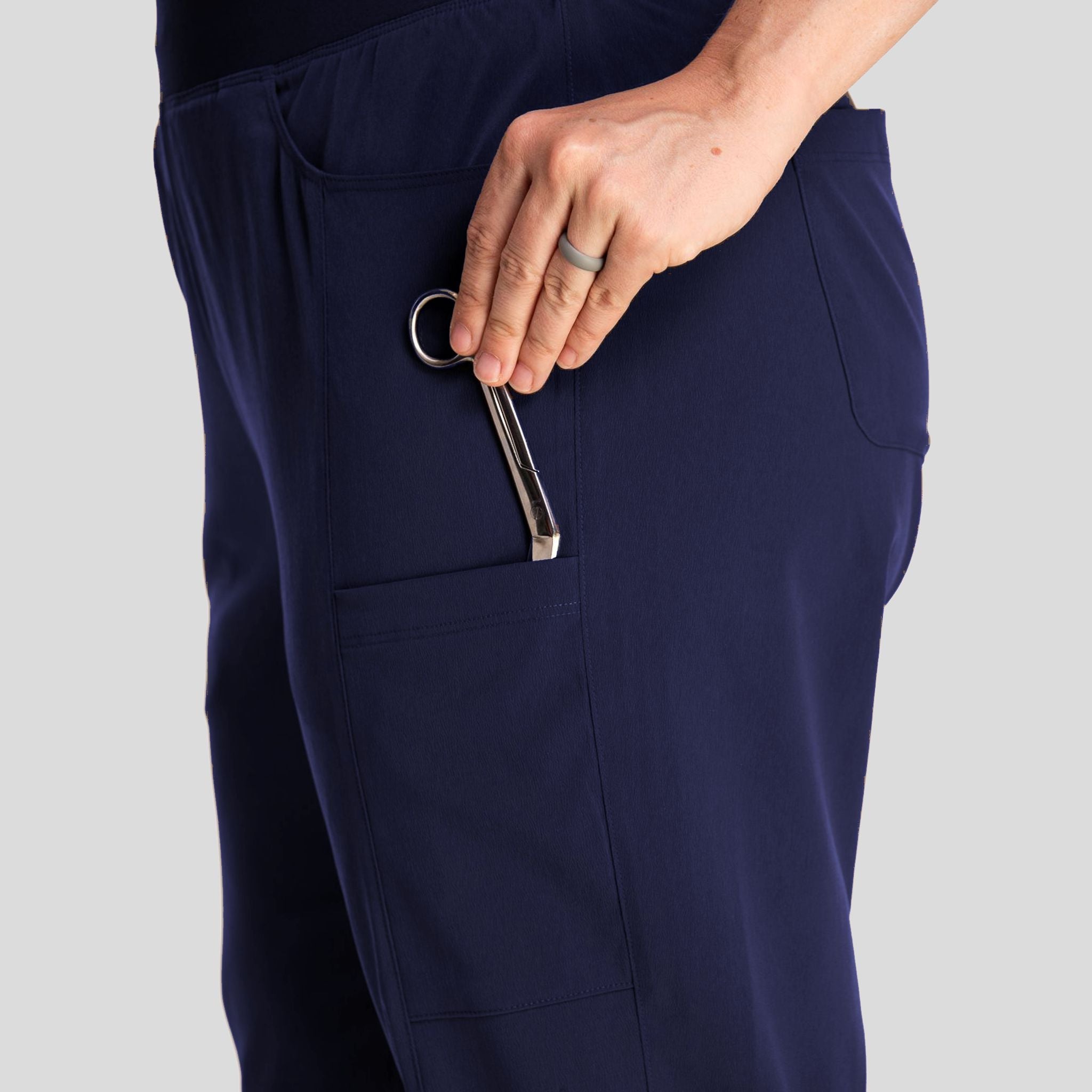 IRG_Elevate_181203_navy_detail2